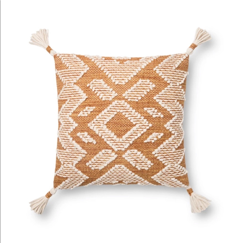 Magnolia Lucia Gold Pillows (2)